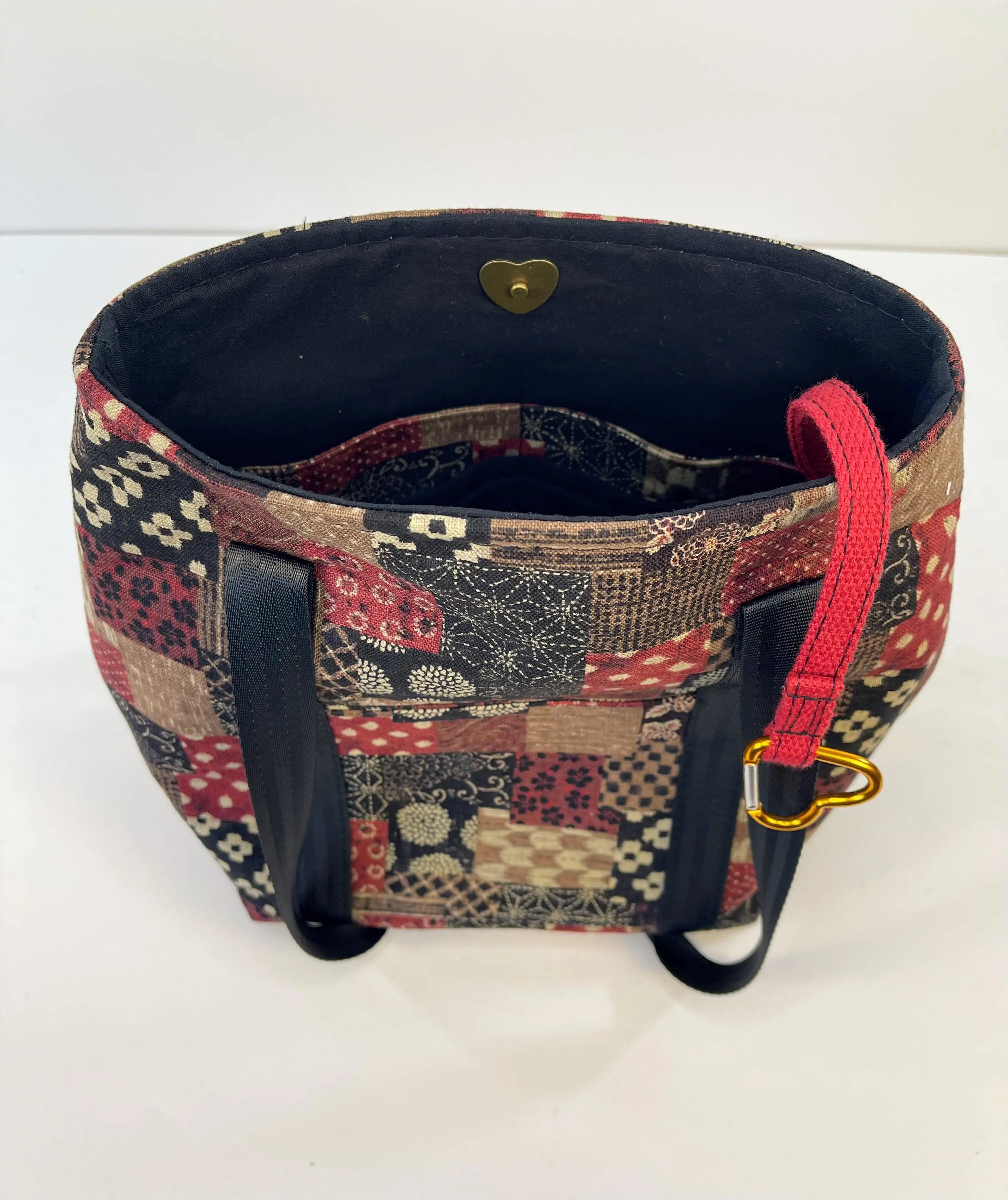 Inside Dainty Doomsday Tote showing two pockets